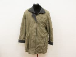 Vintage olive green jacket with gray collar, perfect for casual outings and outdoor adventures.