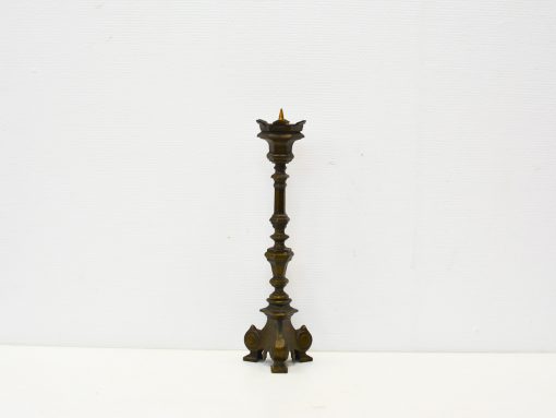 Elegant brass oil lamp with intricate design, perfect for vintage decor and ambiance.