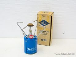 Vintage blue camping stove by Leerlijnk B.V. for compact and efficient outdoor cooking.