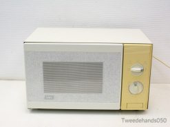 Charming vintage cream microwave with elegant gold knobs, ideal for retro kitchen aesthetics.