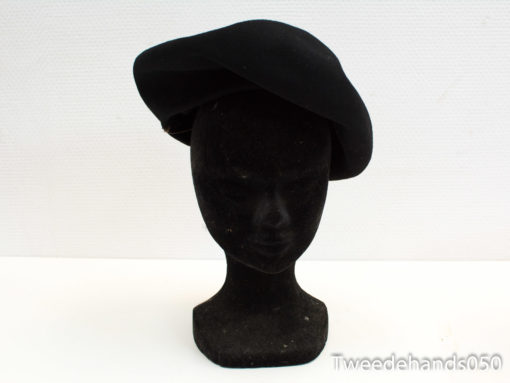 Sophisticated black beret hat, ideal accessory for elevating any casual or formal look.