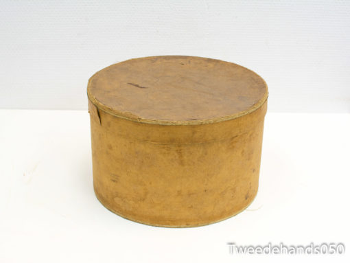 Charming vintage round brown storage box, perfect for decoration and organizing small items.