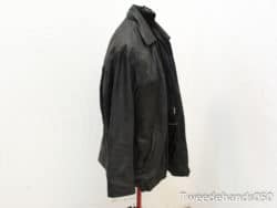 Versatile vintage black leather jacket with a relaxed fit for stylish everyday wear.