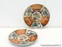 Vibrant vintage porcelain plates featuring intricate floral designs, perfect for decor and special occasions.