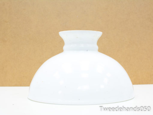 Stylish white ceramic lamp shade with glossy finish, ideal for modern and elegant interiors.