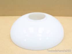 Elegant glossy white ceramic bowl for stylish home decor and versatile functionality.