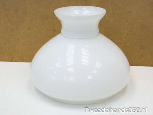 Elegant glossy white vase perfect for floral displays and enhancing any interior decor style.