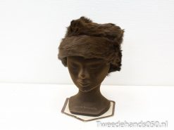 Stylish vintage brown faux fur hat, perfect for warmth and elegance on chilly days.