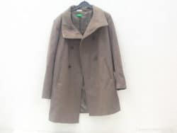 Elegant brown womens coat with stylish collar and double-breasted design, perfect for any occasion.