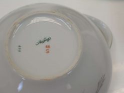 Elegant Arzberg porcelain bowl model 85 with vintage charm and glossy finish.