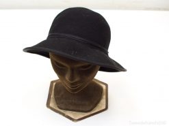 Stylish black wide-brimmed hat, a timeless accessory for fashionable ensembles and elegant occasions.