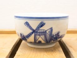 Elegant Delft blue bowl featuring a windmill design, perfect for décor and functional use.