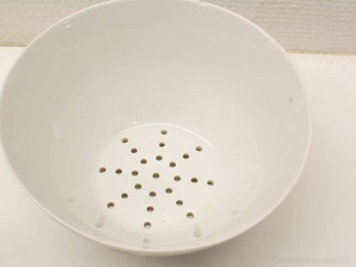 Sleek white ceramic colander, perfect for draining pasta and rinsing vegetables in style.