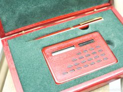 Sophisticated wooden box set with calculator and pen, ideal gift for professionals.