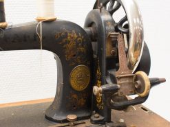 Antique Pfaff sewing machine 11567: A beautiful blend of elegance and functionality.