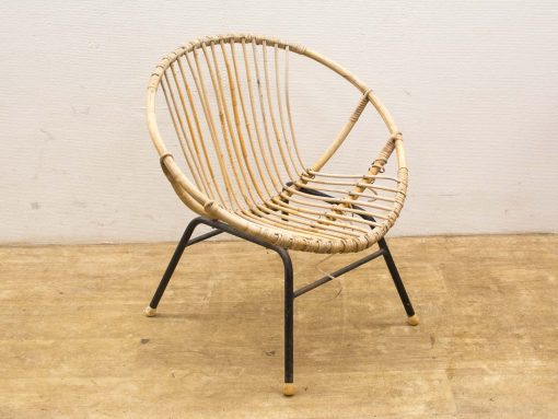 Modern bohemian bamboo chair with metal frame, ideal for stylish living spaces and reading nooks.