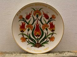 Vibrant 1987 Turkish ceramic plate with botanical motifs, F.I.P. Pharmaco-Botanical Excursion.