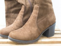 Stylish brown suede ankle boots for versatile dressing, featuring a side zipper and chunky heel.