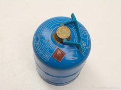 Blue 0.5 kg camping gas cylinder with handle and safety labels for outdoor cooking.