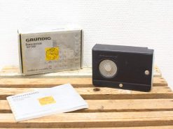 Vintage Grundig YP-2000 world receiver, sleek design with original box and manual included.