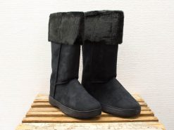 Stylish black winter boots with faux fur cuff, ideal for warmth and elegance in cold weather.