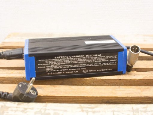 Compact battery charger for gel and sealed lead-acid batteries with safety features and clear instructions.