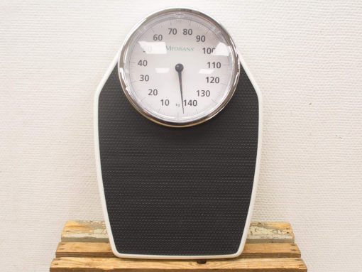 Classic Medisana chrome weighing scale with non-slip black base, measuring up to 140 kg.