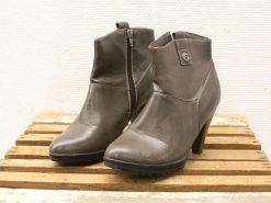 Stylish taupe leather ankle boots with high heel and side zipper for versatility and elegance.