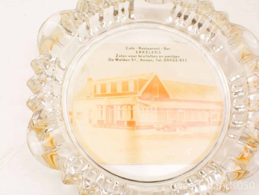 Vintage glass ashtray with Ekkelens illustration, perfect for collectors and nostalgic decor.