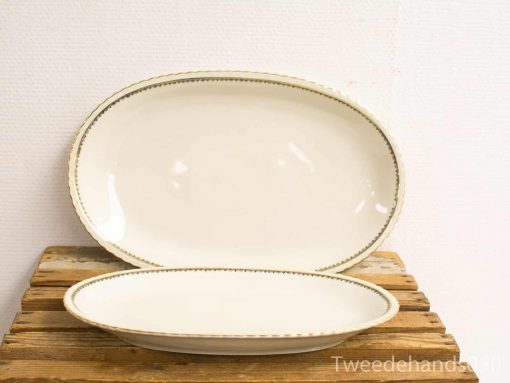 Elegant oval serving platters with gold trim, perfect for any dining occasion.