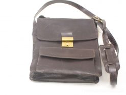 Timeless vintage brown leather shoulder bag with elegant gold clasp and adjustable strap.