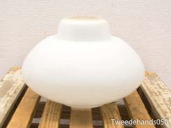 Elegant white ceramic bowl with glossy finish and stylish rounded shape for serving or decoration.