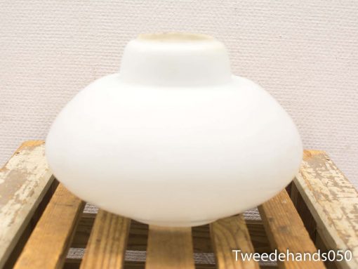 Elegant white ceramic bowl with glossy finish and stylish rounded shape for serving or decoration.