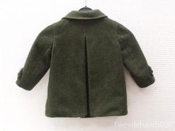 Elegant vintage green wool coat with a wide collar and puffed sleeves, perfect for any occasion.