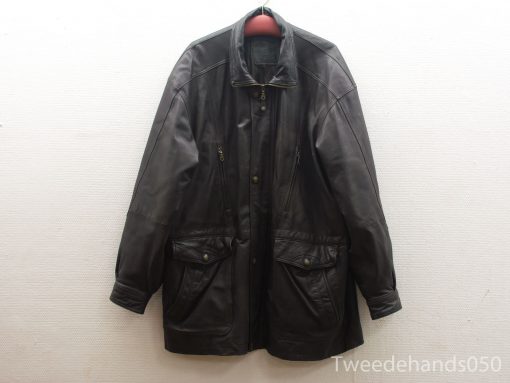 Oversized black leather jacket for men, size 60, stylish and versatile for any occasion.