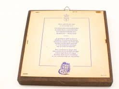 Elegant wooden plaque with royal emblem celebrating Makkums historic tile craftsmanship.