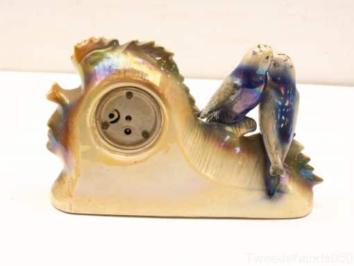 Vintage lamp featuring loving birds and a dynamic, iridescent wave background. Perfect for collectors.