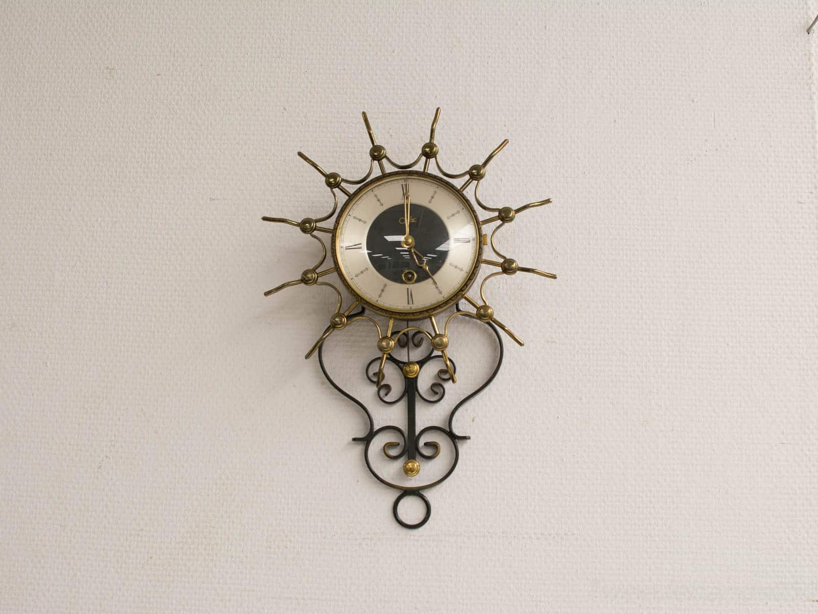 Elegant mid-century modern brass sunburst wall clock, perfect for enhancing any decor.