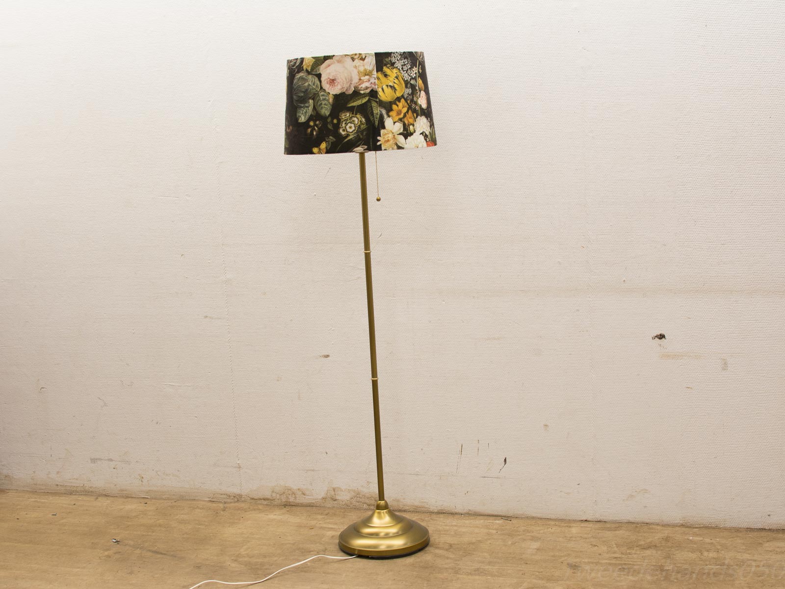 Elegant gold floor lamp with vibrant floral shade, perfect for enhancing modern interiors.