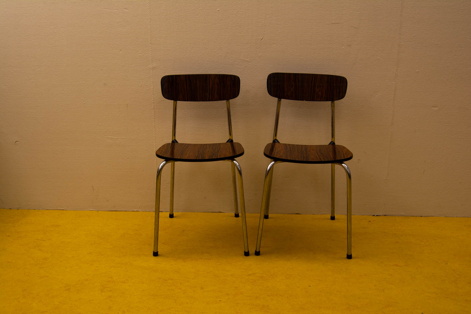 2 vintage keukenstoelen  29644