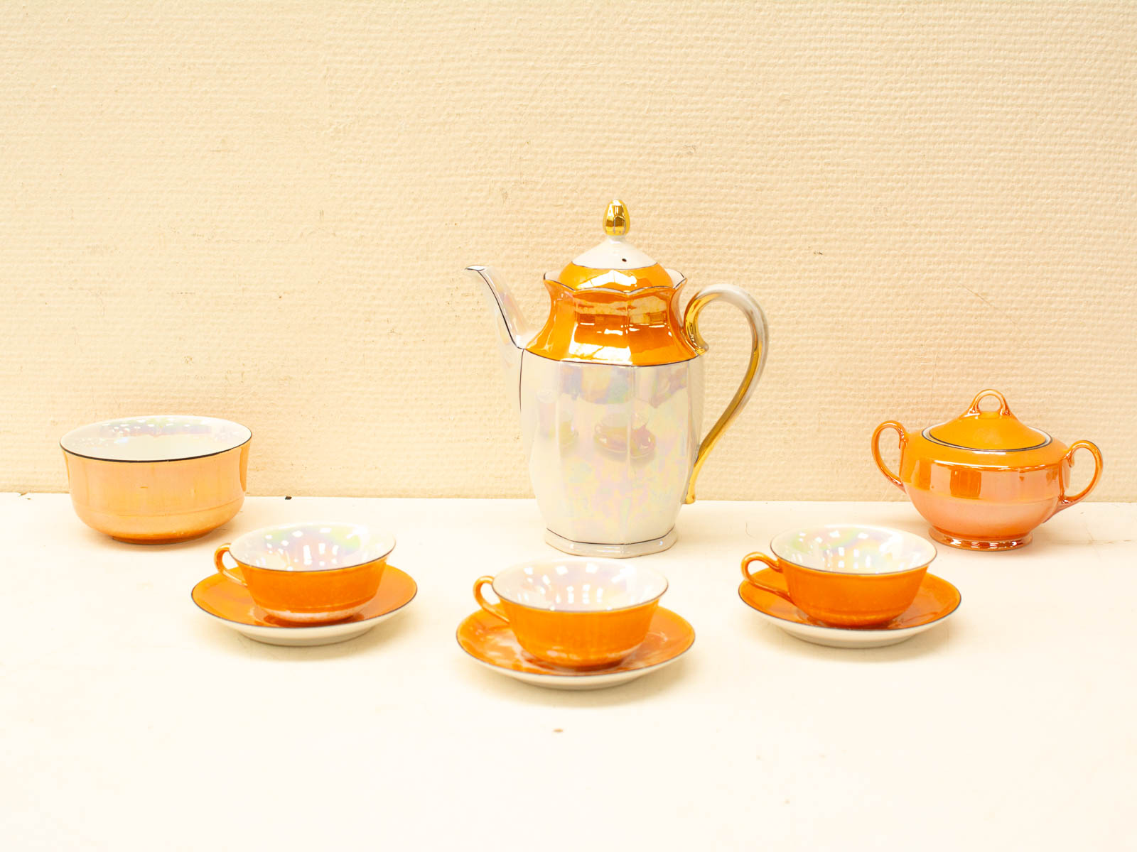 Elegant orange and gold tea set, perfect for cozy gatherings and delightful conversations.