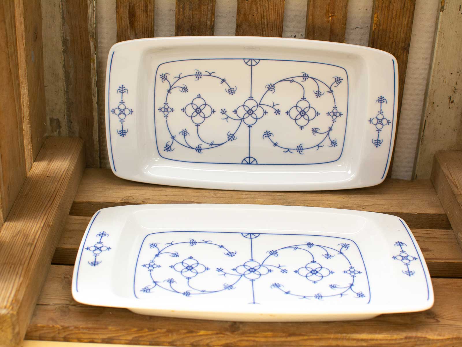 Elegant white porcelain platters with blue floral patterns, perfect for stylish serving and gatherings.