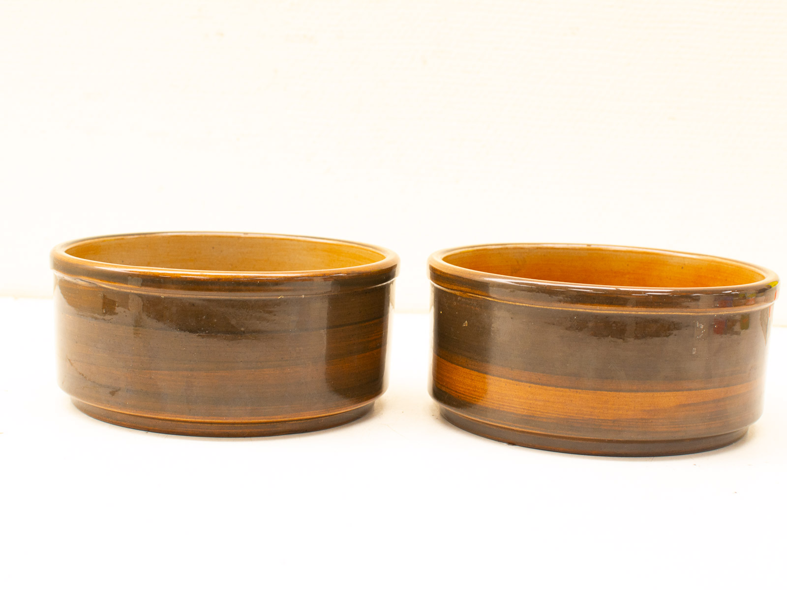 Handcrafted ceramic bowls in brown and gold, showcasing artisanal craftsmanship and unique design.