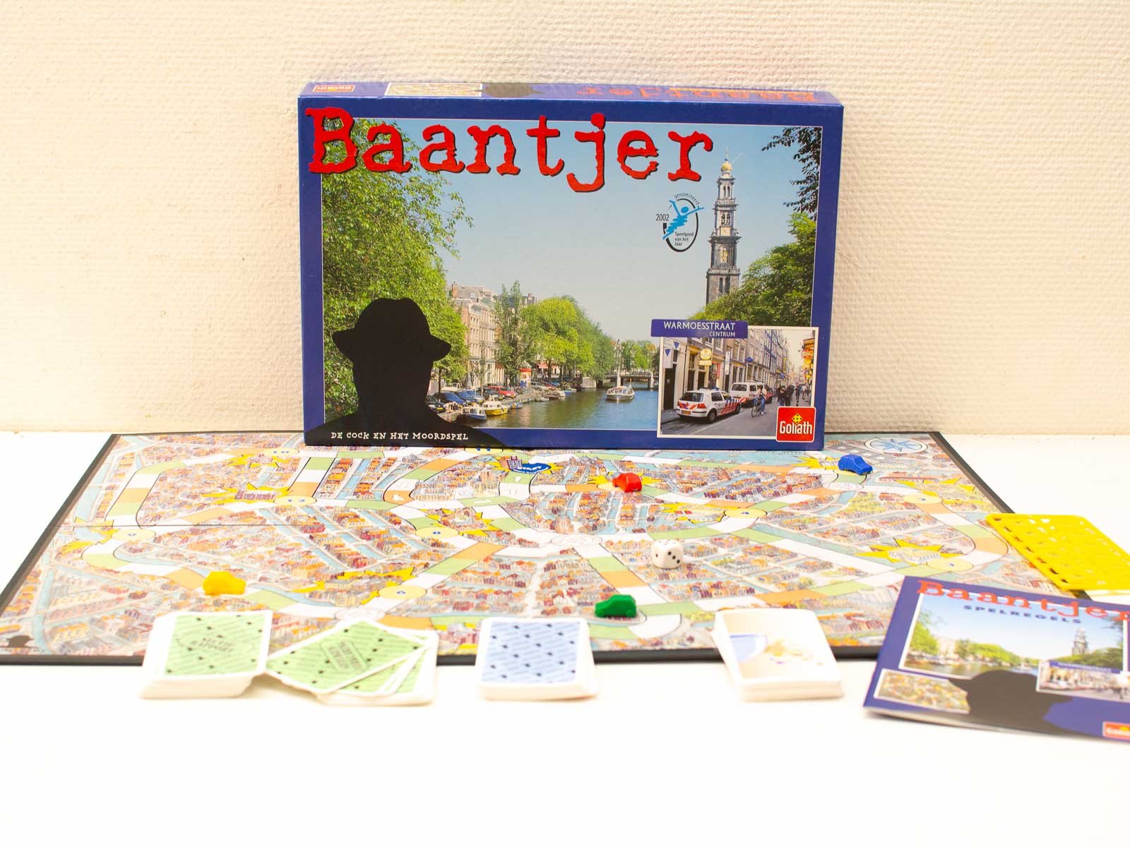 Join the mystery in Baantjer: Canal Adventure, a vibrant board game set in Amsterdam!