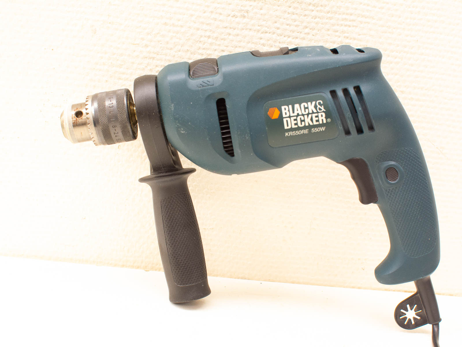 Teal Black & Decker KR550RE drill: durable, ergonomic design for versatile DIY and professional use.