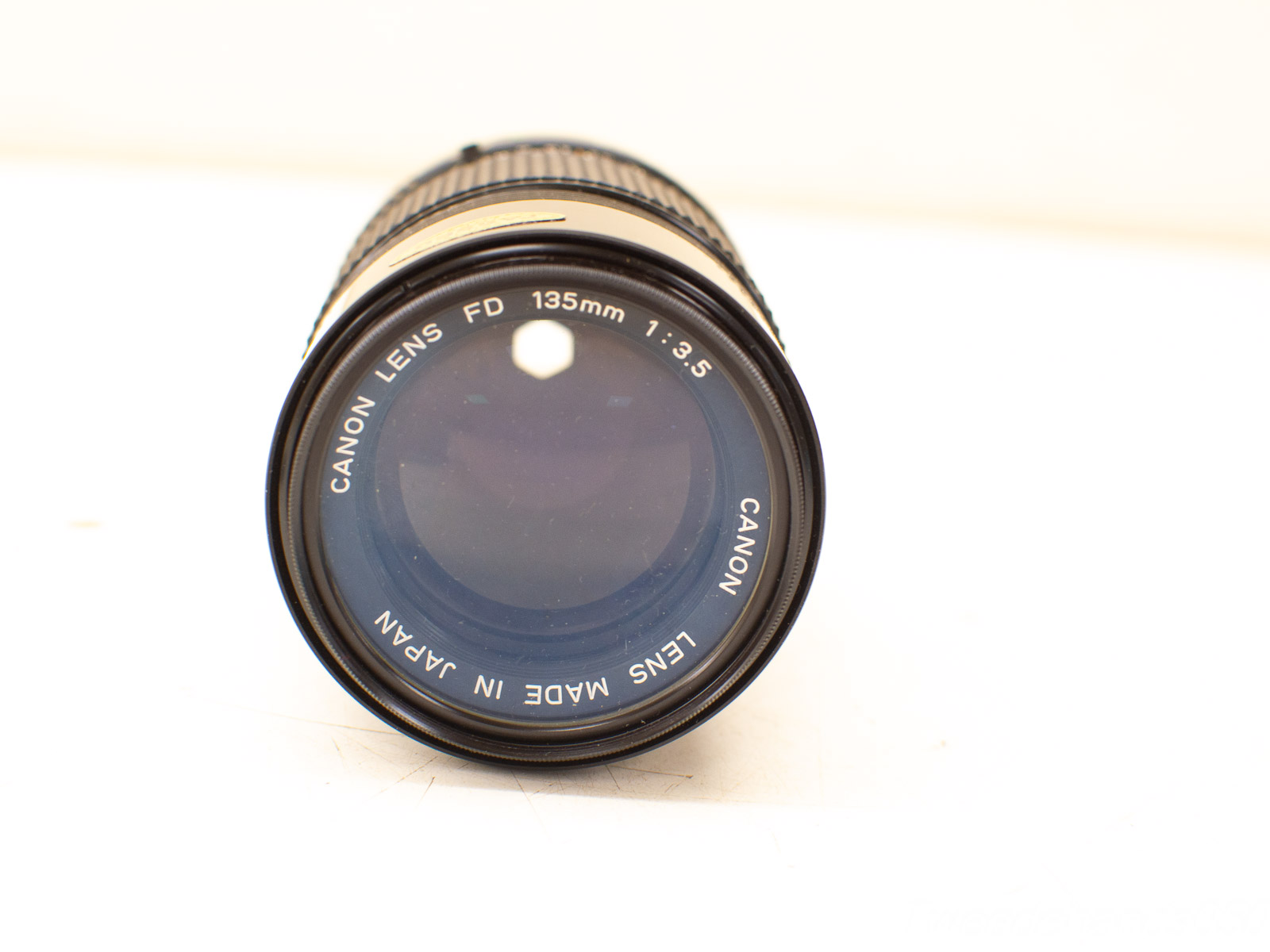 Canon FD 135mm 1:3.5 vintage lens, excellent condition, ideal for versatile photography performance.