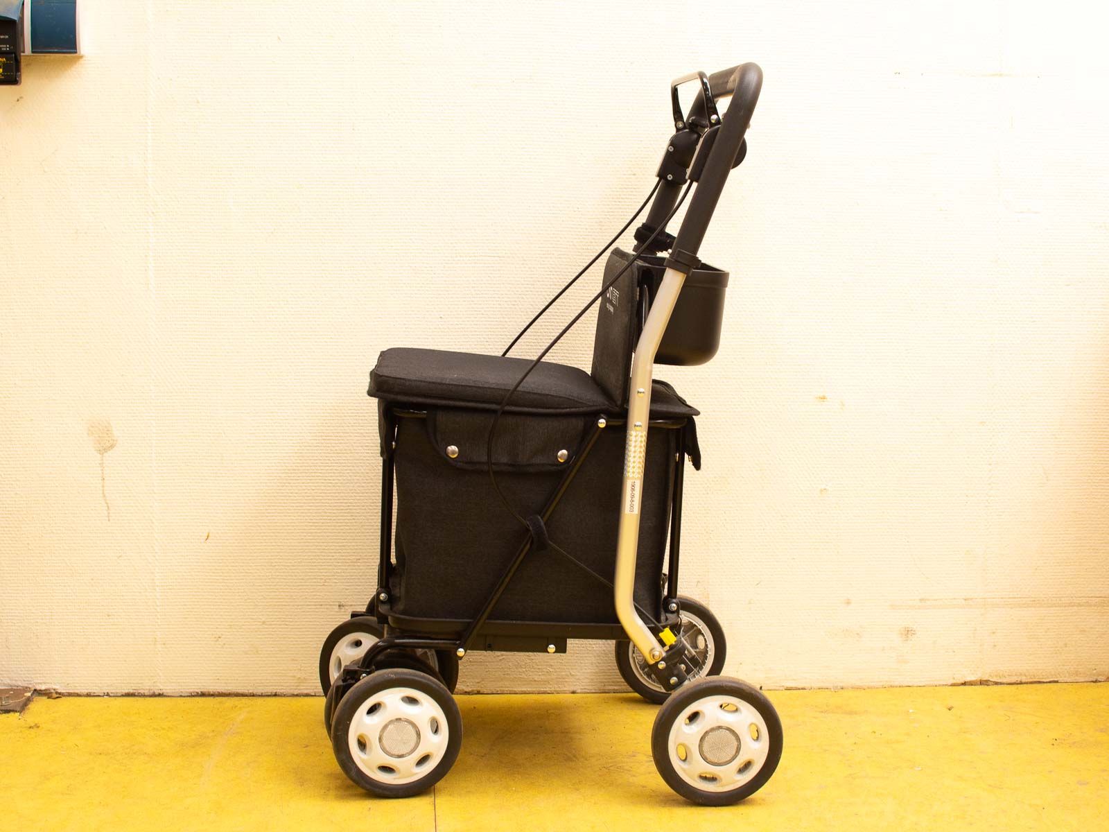 Modern shopping cart with seat and cup holder for convenient, stylish shopping experiences.