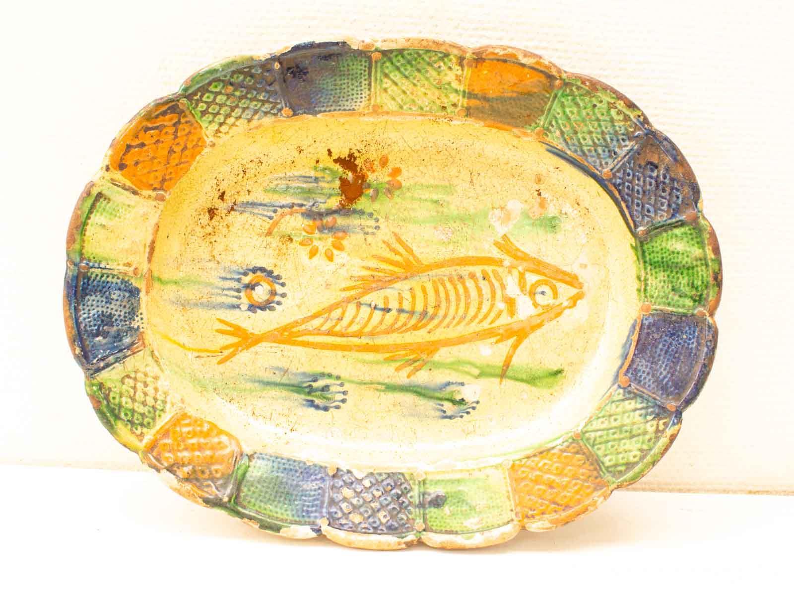 Elegant oval ceramic platter with vibrant fish design and intricate nature motifs. Perfect for decor.