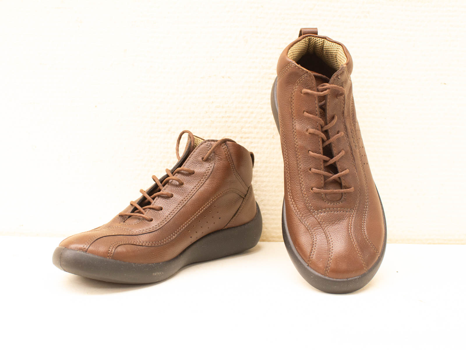 Stylish brown high-top shoes, perfect blend of comfort and fashion for any occasion.