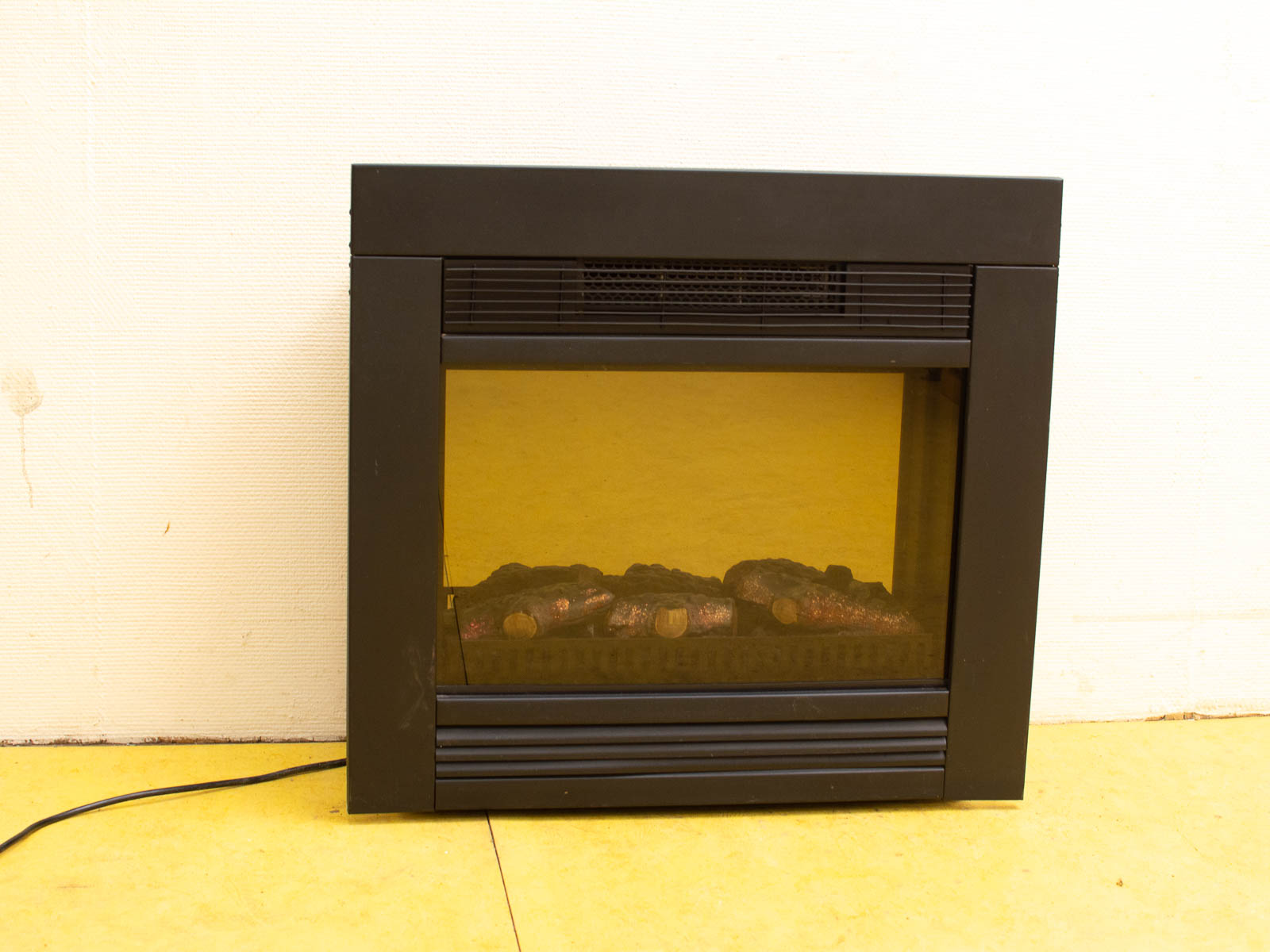 Sleek electric fireplace with realistic glowing logs for a cozy, modern ambiance in your home.